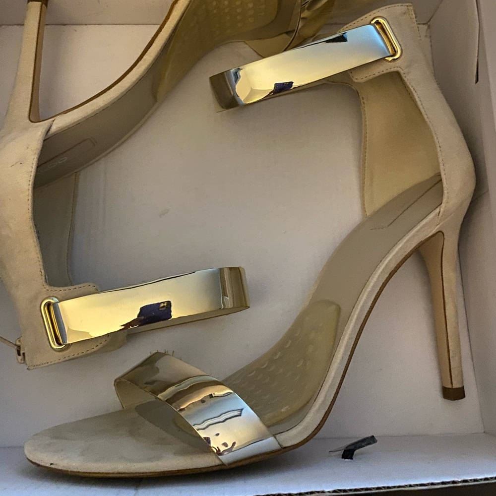 Aldo size 10 cream and gold sandals.